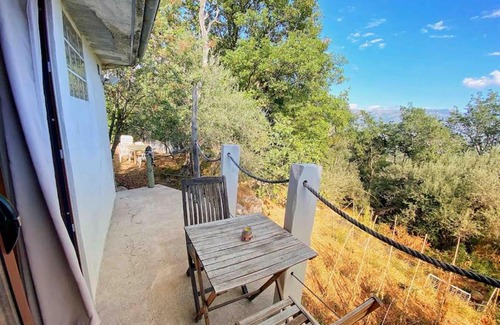 Chateauneuf-Villevieille Apartamento | Bas de villa au milieu des oliviers.