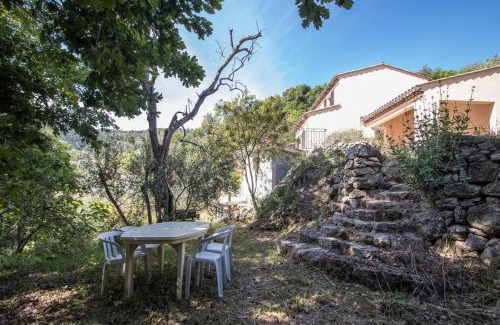 Chateauneuf-Villevieille Apartamento | Bas de villa au milieu des oliviers.