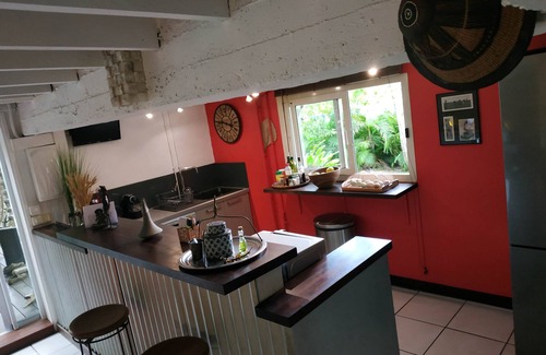 Noumea Villa | BAS DE VILLA cosy, wooded garden with swimming pool, very quiet, town center.