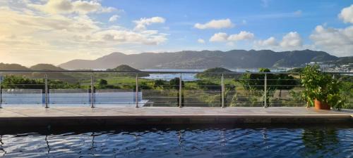 Sainte-Anne Apartamento | BAS DE VILLA PISCINE PETIT VERSAILLES SAINTE ANNE
