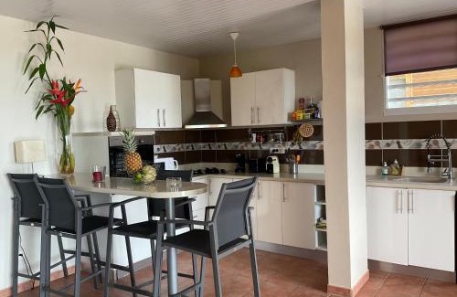 Sainte-Anne Apartamento | BAS DE VILLA PISCINE PETIT VERSAILLES SAINTE ANNE