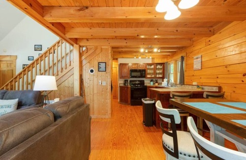 Sweetbriar Farms Cabina | Base Camp|2 Bed Cabin|Slps 6, 12 min-Rumbling Bald