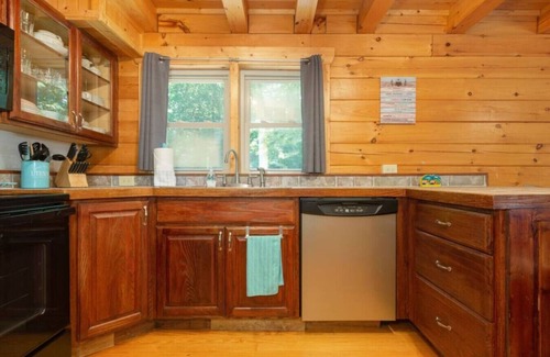Sweetbriar Farms Cabina | Base Camp|2 Bed Cabin|Slps 6, 12 min-Rumbling Bald