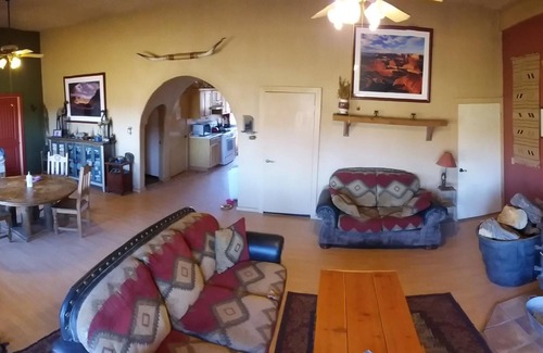 Moab Cabina | Base Camp Adventure Lodge, dos camas gemelas en el porche trasero