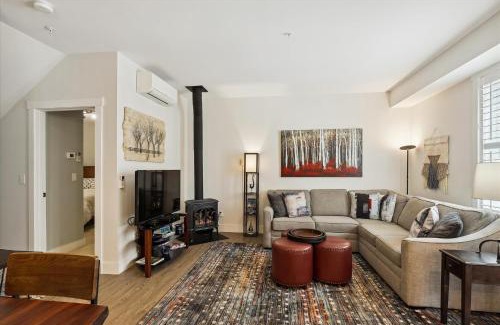 Stowe Area Casa | Base Camp at Village Walk E