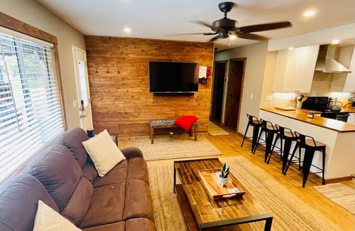 North Upper Truckee Cabina | Base Camp Kiowa: cozy, dog-friendly, modern mountain cabin