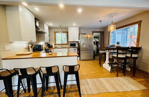 North Upper Truckee Cabina | Base Camp Kiowa: cozy, dog-friendly, modern mountain cabin