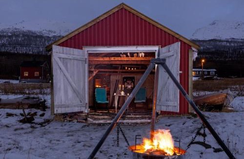 Lyngen Casa | Basecamp Djupvik, Lyngen alps panorama