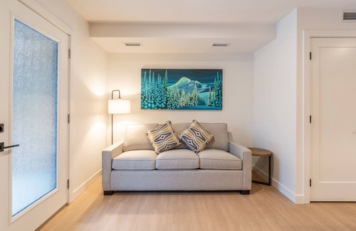 Revelstoke Hotel | Basecamp Resorts Revelstoke I One Bedroom Suite (Dog Friendly)