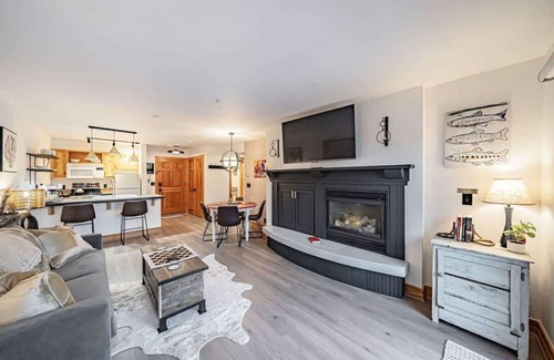 Driggs Condominio | Upscale Couple's Getaway, Hot Tubs!
