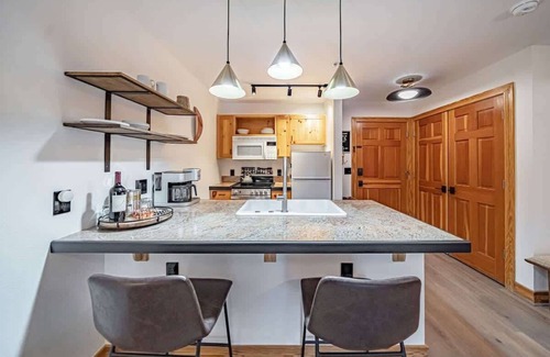 Driggs Condominio | Upscale Couple's Getaway, Hot Tubs!