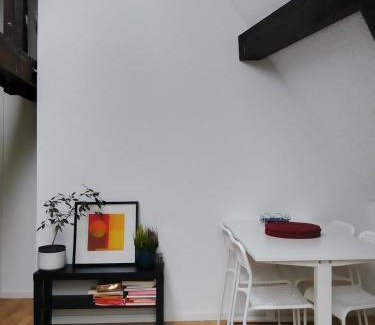 Binningen Casa | Basel Rühige Zimmer mit grösse Doppelbett