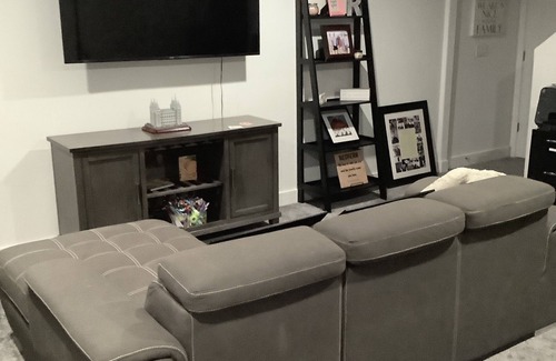 Saratoga Springs Casa | Basement APT. With queen Murphy bed Small refrigerator/ microwave. Full bath
