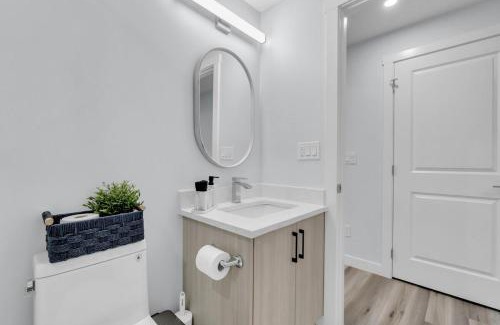 Calgary Apartamento | Basement in Calgary - 10 Mins from Calgary Airport