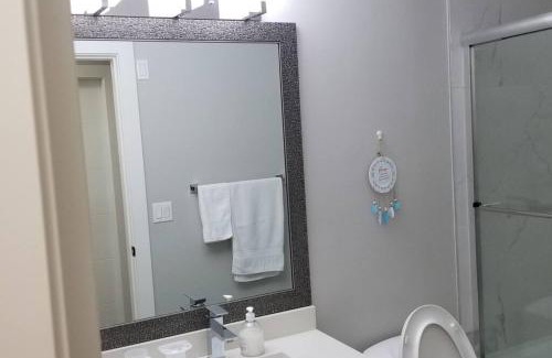 Coquitlam Apartamento | Basement Suite 1 queen bedroom(Brand New House)