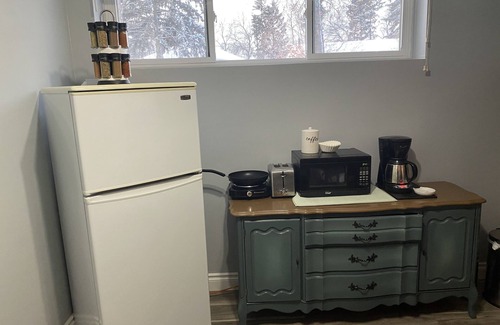 St. Albert Casa | Basement suite in a quiet, safe neighborhood! Discount on longer stays!