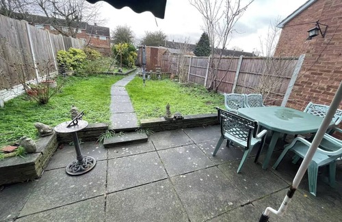 Basildon Casa | Basildon - Stay 5 - Garden - Parking - Town Centre