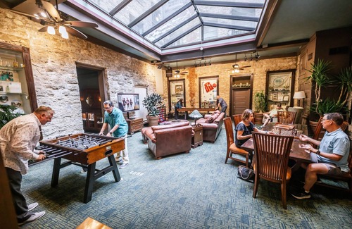 Eureka Springs Historic District Hotel | Basin Park Hotel and Spa