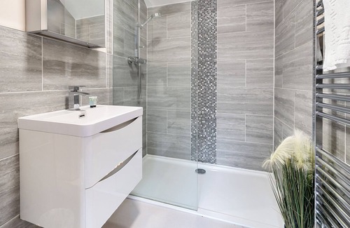 Basingstoke Apartamento | 2 Bedroom 2 Bathroom Basingstoke Town Center Apartment By Firoz Property Management