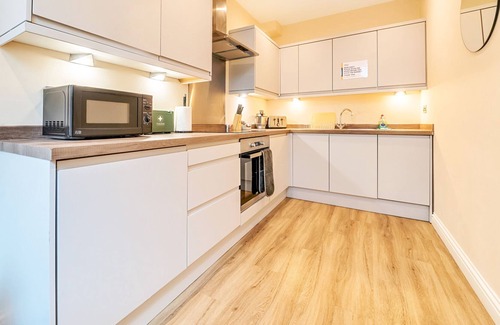 Basingstoke Apartamento | 2 Bedroom 2 Bathroom Basingstoke Town Center Apartment By Firoz Property Management