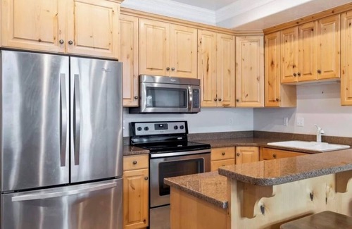 Ogden Condominio | Basinview Lakeside Mountain Escape - All Season Getaway!