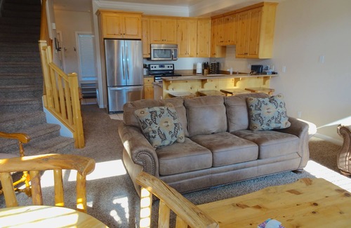 Ogden Condominio | Basinview Lakeside Mountain Escape - All Season Getaway!