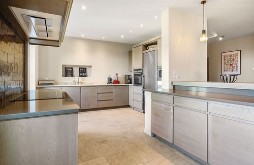 La Roque-sur-Pernes Otro | Bastide 350m² renovated, magnificent view of Provencal village