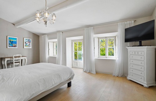 La Roque-sur-Pernes Otro | Bastide 350m² renovated, magnificent view of Provencal village