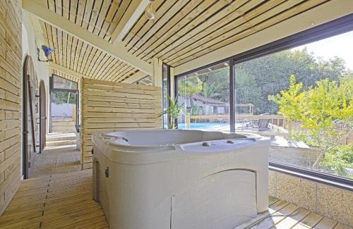 Guiche Casa | Bastide piscine, pétanque, salle de jeux et spa