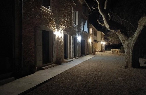 Saint-Zacharie Casa | Bastide St Pierre Walnut