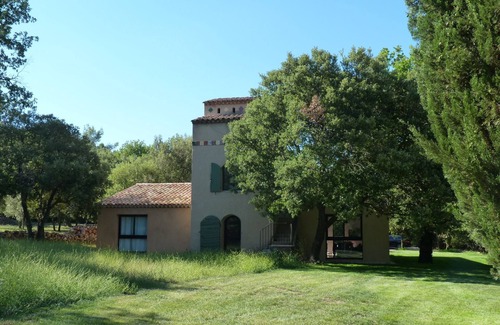 Nans-les-Pins Villa | BASTIDON 18a restaurada con piscina exclusiva en parque de 7 hectáreas.