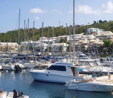 Riviere-Sens Alquiler De Eote | Bateau double cabine proche de la plage