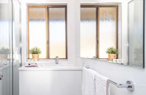 Batehaven Apartamento | Batemans Bay Studio Escape with Lush Vista