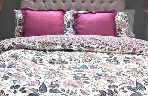 Bath Cama Y Desayuno | Bath Central Free Parking One Double Ensuite Room in Historical Mews Cottage