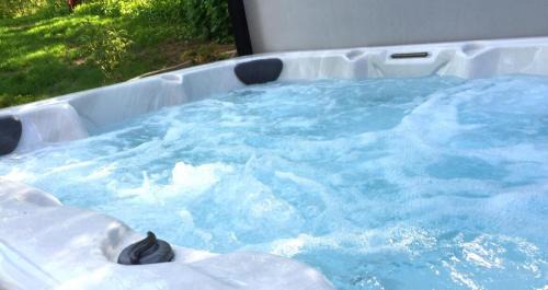 Berkeley Springs Casa | Bath House Cabin - Hot tub, Sauna, 2 King suites