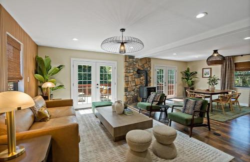 Berkeley Springs Casa | Bath House Cabin - Hot tub, Sauna, 2 King suites