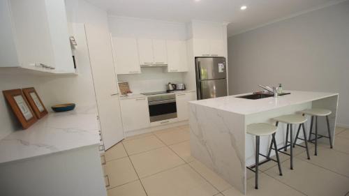Horseshoe Bay Casa | Bather's Pavilion Holiday House