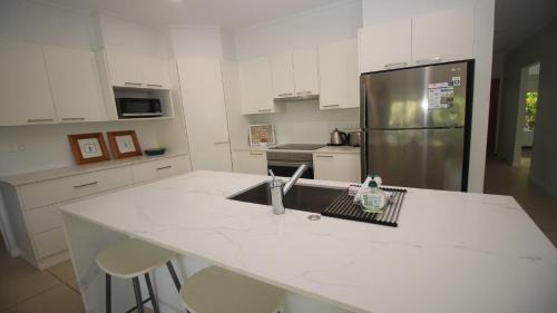 Horseshoe Bay Casa | Bather's Pavilion Holiday House