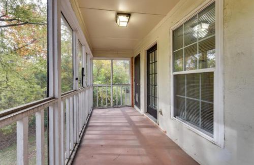 Mid City South Apartamento | Baton Rouge Condo with Pool and Balcony, Near Golfing!