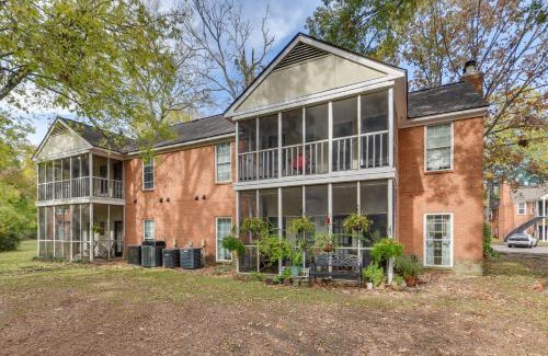 Mid City South Apartamento | Baton Rouge Condo with Pool and Balcony, Near Golfing!