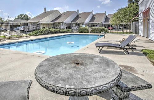 Westminster Casa | Baton Rouge Townhome with Pool Access - 7 Mi to LSU!