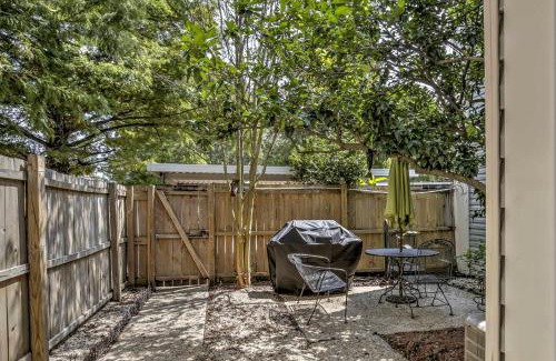 Westminster Casa | Baton Rouge Townhome with Pool Access - 7 Mi to LSU!
