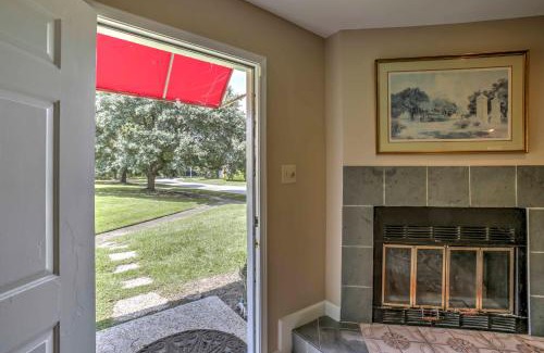 Westminster Casa | Baton Rouge Townhome with Pool Access - 7 Mi to LSU!