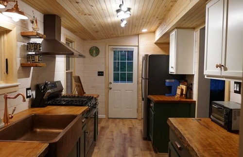 Brooklin Casa | Batten's ReTreat Cozy 2-BR Brooklin Maine waterfront cabin - WiFi, kayaks, grill