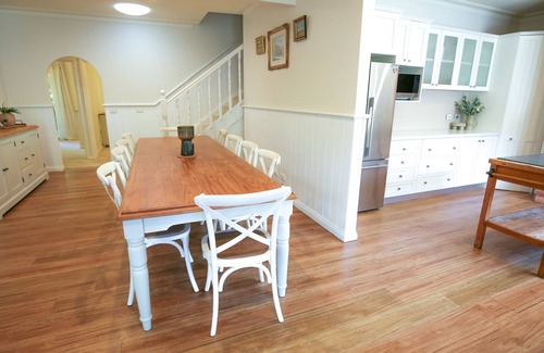 Bright Casa | Battenberg at Bright : Dog friendly family oasis
