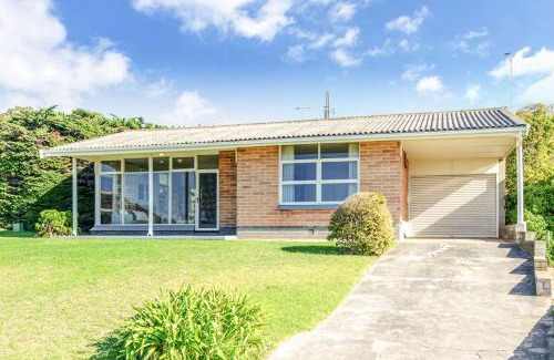 Encounter Bay Casa | Battye Cottage Beautiful Sea Views All Year Round