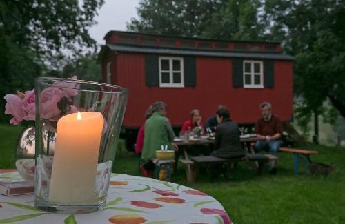 Lennestadt Otro | Bauwagen unterm Birnbaum