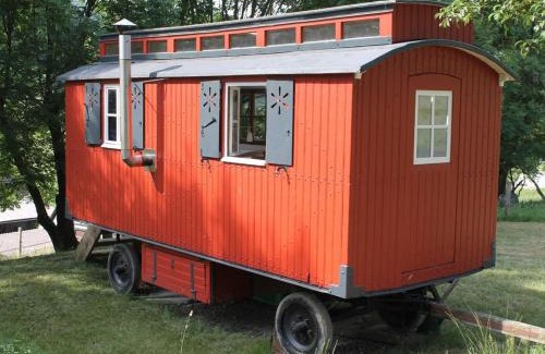 Lennestadt Otro | Bauwagen unterm Birnbaum