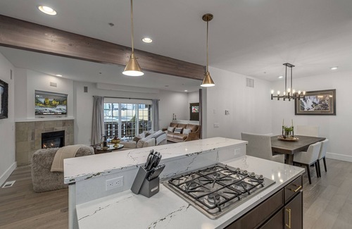 Leavenworth Condominio | Bavarian Mountain Suite 2 Bedroom Condo by NW Comfy Cabins by RedAwning
