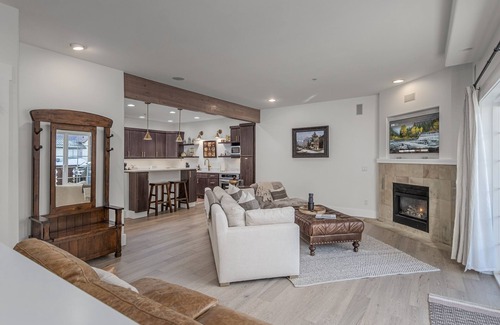Leavenworth Condominio | Bavarian Mountain Suite 2 Bedroom Condo by NW Comfy Cabins by RedAwning